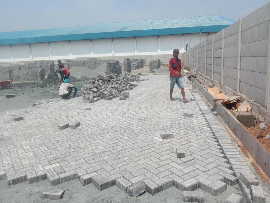 Grassblock vs Paving Biasa: Mana yang Lebih Baik untuk Parkiran?